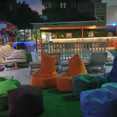 Ξενοδοχείο με διαμερίσματα Happy Homes